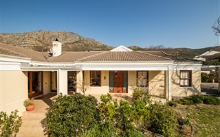 3 Bedroom House in Silvertree Estate