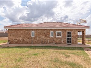 2 Bed House in Lehae