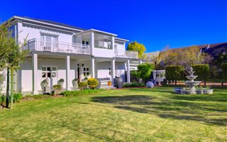 11 Bedroom House in Camphers Drift