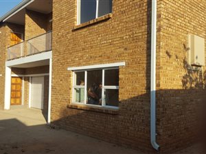 300 m² Commercial space in Wychwood