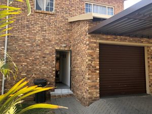 3 Bed Duplex in Rooihuiskraal