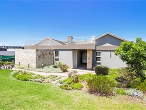 5 Bed House in Oubaai and surrounds