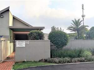 3 Bedroom Simplex in Hillcrest Central