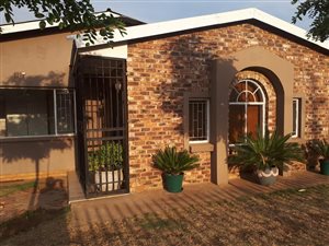 4 Bed House in Rothdene