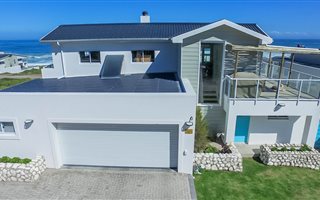 5 Bedroom House in Yzerfontein