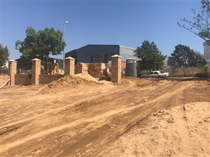 890 m² Industrial space in Cosmo City