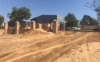 890 m² Industrial space in Cosmo City