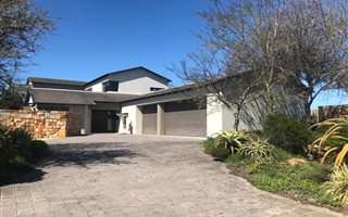 4 Bedroom House in Oubaai and surrounds