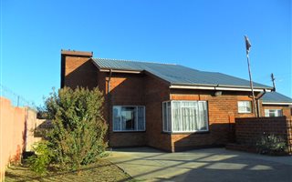3 Bedroom House in Acaciaville