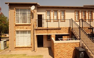 2 Bedroom Apartment in Roodepoort Central