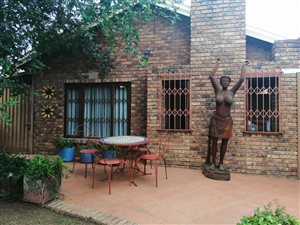 5 Bed House in Moretele View