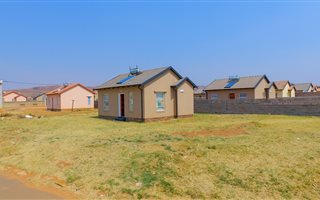2 Bedroom House in Lehae
