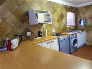 2 Bed Apartment in Roodekrans