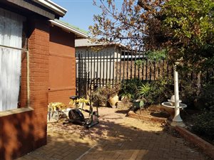2 Bed House in Roodepoort North