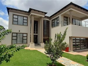 6 Bed House in Amberfield Valley