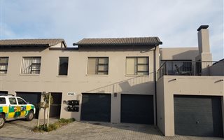 2 Bedroom Apartment in Burgundy Estate