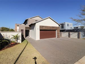 3 Bed House in Midstream Ridge Estate