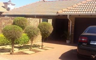 3 Bedroom Townhouse in Magalieskruin