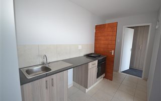 Bachelor apartment in Pinetown Central