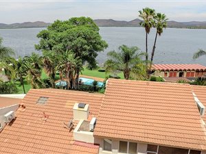 4 Bedroom Duplex in Kosmos