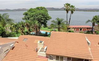 4 Bedroom Duplex in Kosmos