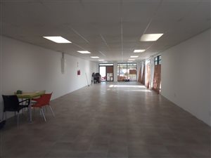 123 m² Commercial space in Marina Da Gama