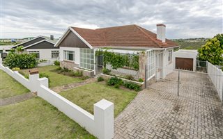 3 Bedroom House in Fernglen