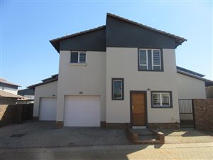 4 Bed House in Silver Lakes