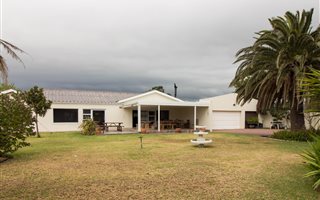 1.5 ha Farm in Worcester and surrounds