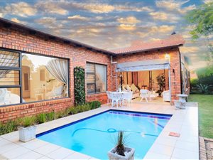 3 Bed Townhouse in Honeydew Manor