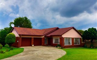 4 Bedroom House in Ermelo