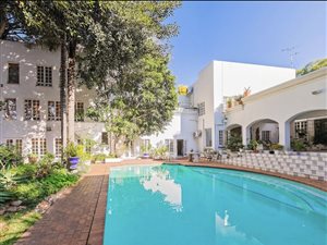 8 Bed House in Melrose Estate