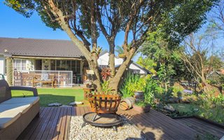 4 Bedroom House in Rietvalleirand