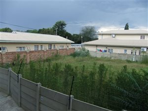 727 m² Land available in Die Bult