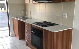 2 Bedroom Flat in Grassy Park