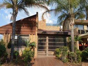 4 Bed House in Crown North