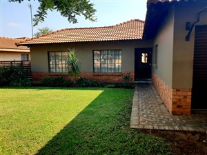 4 Bed House in Waterkloof