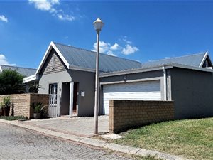 3 Bed Townhouse in Vanderbijlpark Central