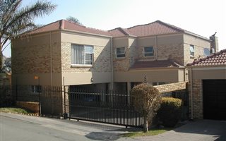 4 Bedroom Duplex in Florida Glen