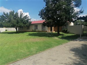4 Bed House in Cosmosrand