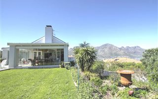 4 Bedroom House in Kronenzicht