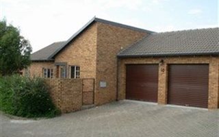 3 Bedroom Simplex in Weltevreden Park