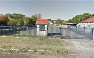 944 m² Land available in Hilton