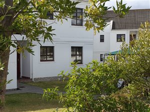 3 Bedroom Apartment in Paradyskloof