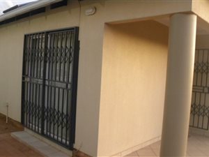 2 Bed House in Montana Park