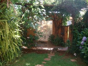 1 Bed Garden Cottage in Emmarentia