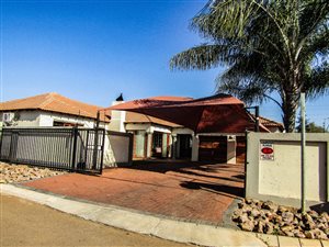 4 Bed House in Doornpoort and surrounds