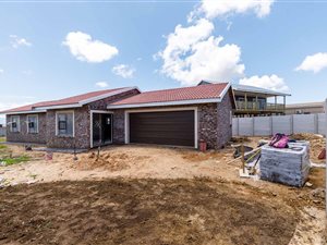 3 Bed House in Dana Bay