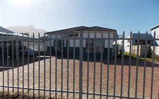 140 m² Office Space in George Central