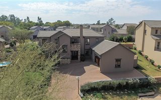 5 Bedroom House in Olympus